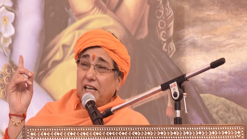 flow of devotion in the satsang of Swami Bhuvaneshwari Devi
