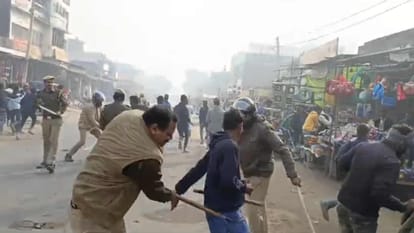 Maharajganj News: संदिग्ध परिस्थिति में मिला युवक का शव, लोगों ने किया पथराव; पुलिस ने भांजी लाठियां Dead body of youth found under suspicious circumstances, people pelted stones