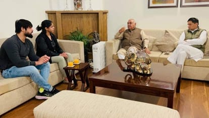 Sakshi Malik met Bhupinder Singh Hooda and Priyanka Gandhi Vadra
