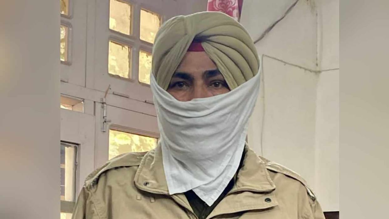 Vigilance team arrested ASI taking bribe in Punjab