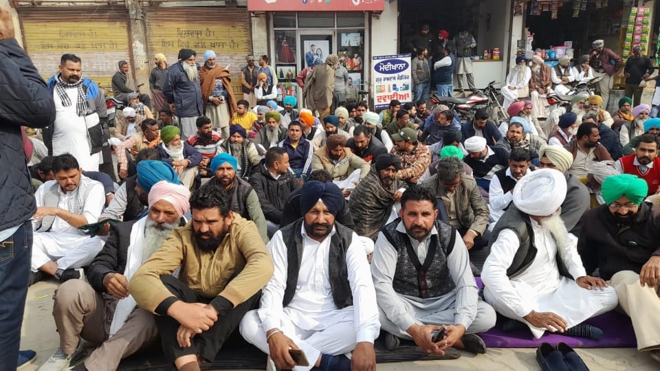 Protest for demanding arrest Murder accused in front of Police station in Muktsar