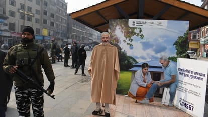 srinagar: Ramp walk at Lal Chowk PM Modi cutout worn with cashmere pheran