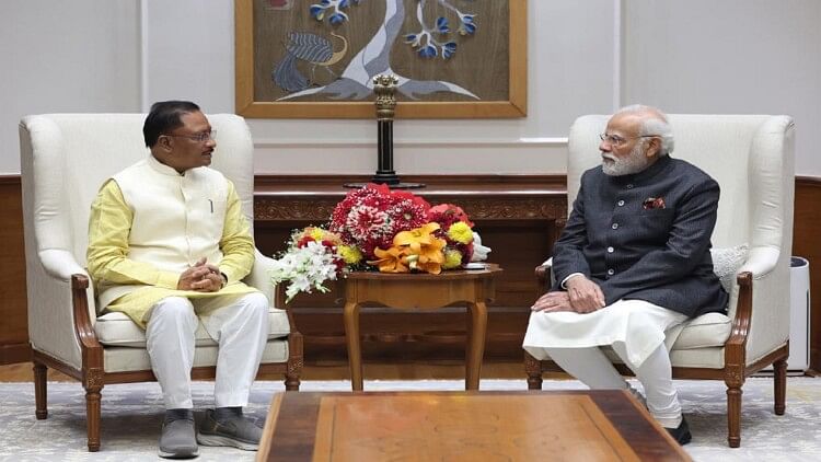 CG: मुख्यमंत्री विष्णुदेव और दोनों डिप्टी सीएम ने की PM मोदी से मुलाकात, राज्यों से जुड़े मुद्दों पर की चर्चा