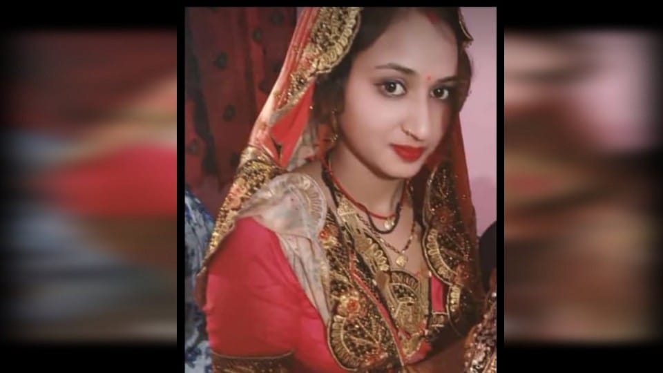 Dead body of soldier's wife found hanging, the marriage took place a year ago Police engaged in investigation