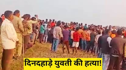 घटना के बाद मौके पर जुटी भीड़।