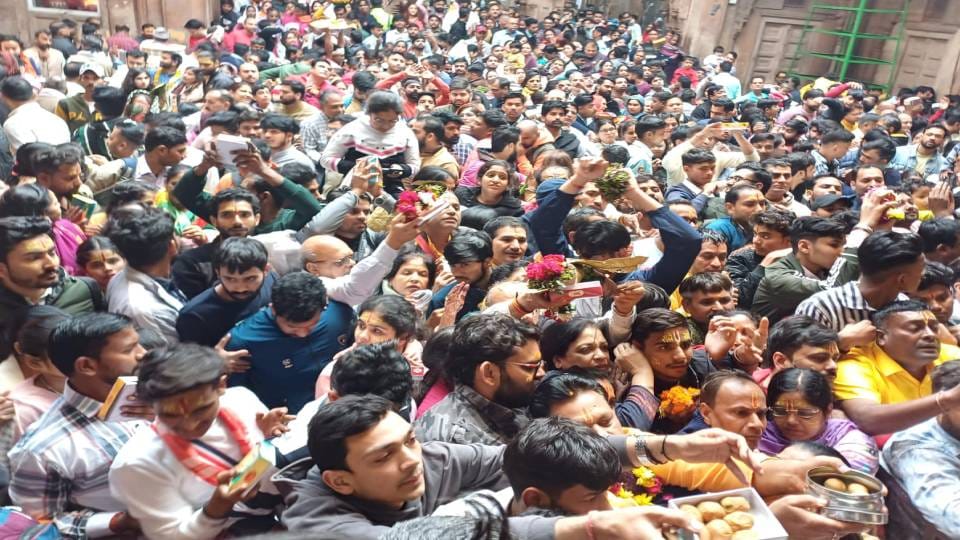 Crowd of devotees gathered in Vrindavan to have darshan of Thakur Banke Bihari on Ekadashi