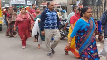 Crowd of devotees gathered in Vrindavan to have darshan of Thakur Banke Bihari on Ekadashi