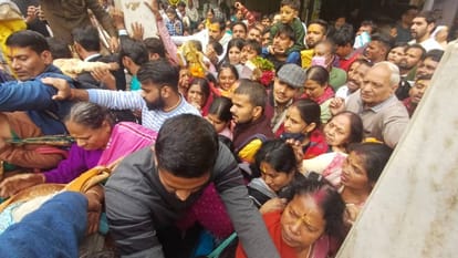 Crowd of devotees gathered in Vrindavan to have darshan of Thakur Banke Bihari on Ekadashi