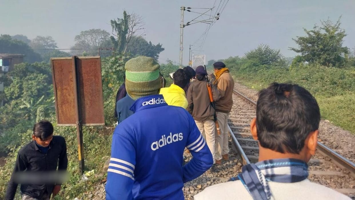 Bihar: Body of woman found in suspicious condition on railway track in Hajipur; Police is busy in identifying