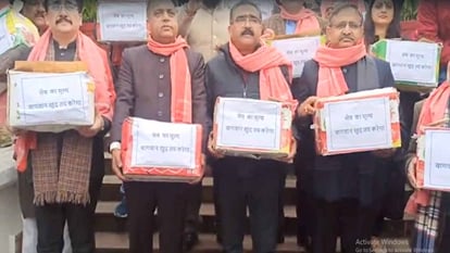 BJP MLAs demonstrated with apple boxes in Tapovan Assembly complex