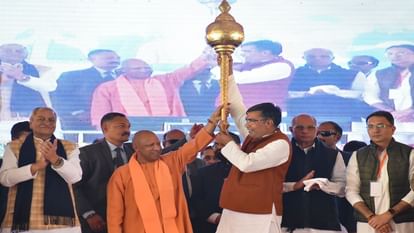 UP: CM Yogi reaches Moradabad, will unveil the statue of farmer leader Chaudhary Charan Singh