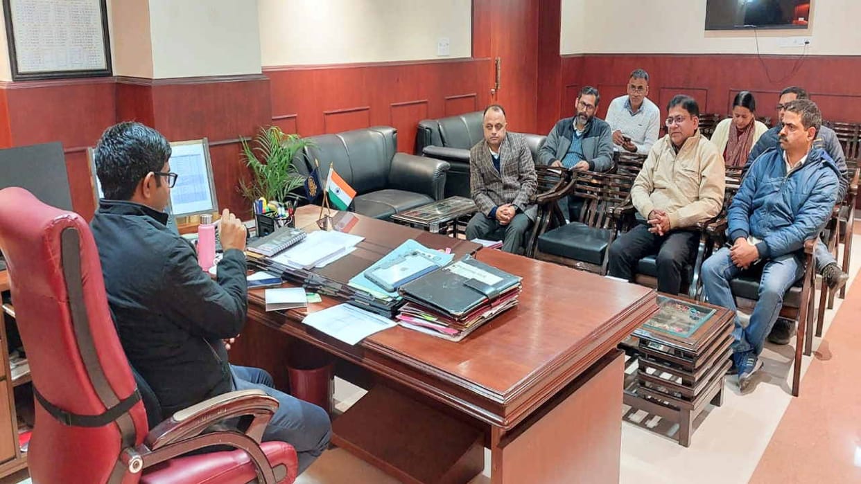 Una News:Artisans of 18 professions will get training, financial help for purchase of machines and equipment.