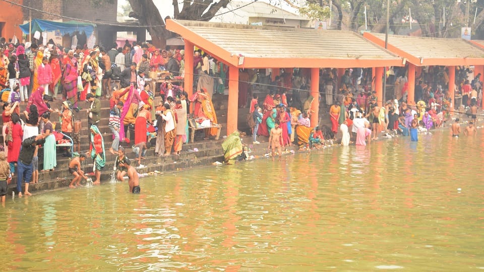 Mokshada Ekadashi 2023 Devotees Ganga Snan In Soron Kasganj