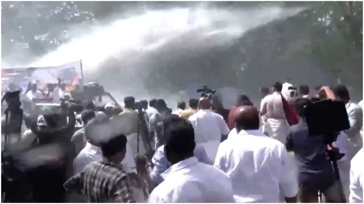 kerala violence congress protest march police used tear gas, Shashi Tharoor says It was a shocking
