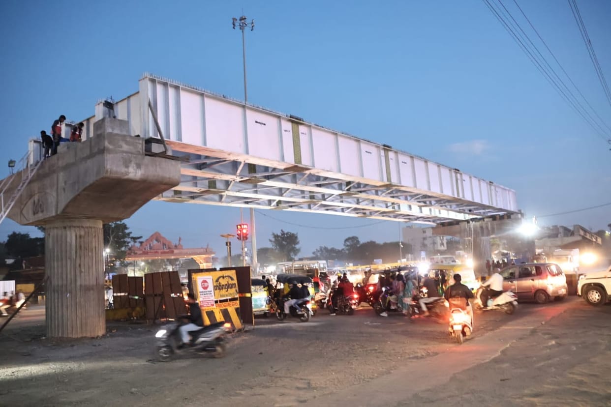Indore: Indore will get the gift of metro, bridge and new bus stands in the new year.