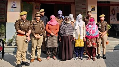 Police arrested man and woman such a shame condition from house of woman leader in Kasganj