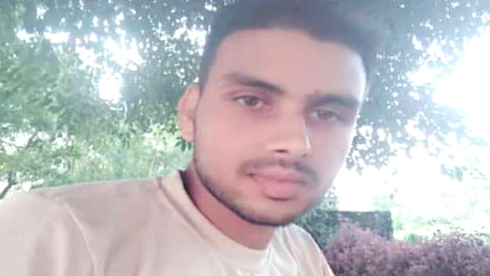 boyfriend commits suicide after girlfriend obscene photos made viral in bareilly