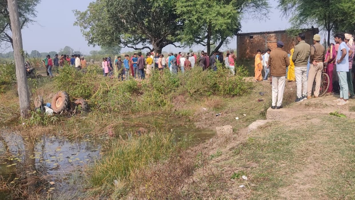 Shahdol News Tractor overturned out of control and entered pond two people died