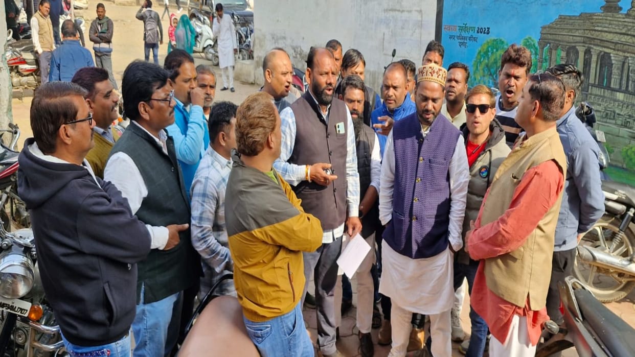 BJP councilor arrived to impose lockdown in Damoh Municipality