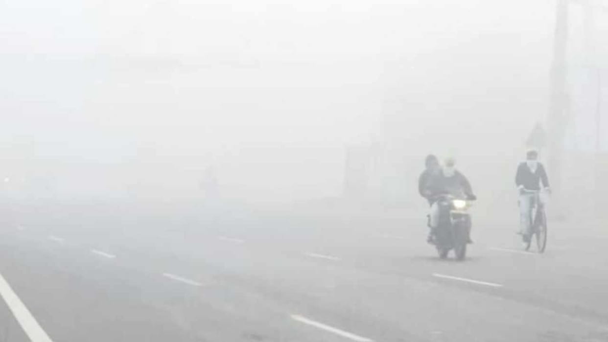 Orange alert of fog in seven districts of Punjab