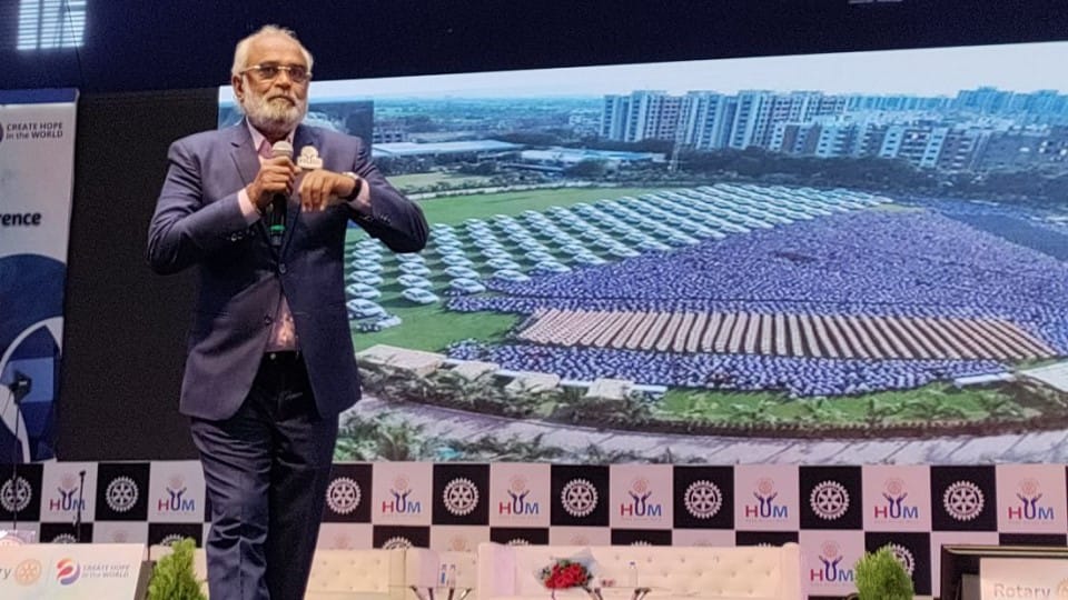 Savji Dholakia motivational story rotary club event