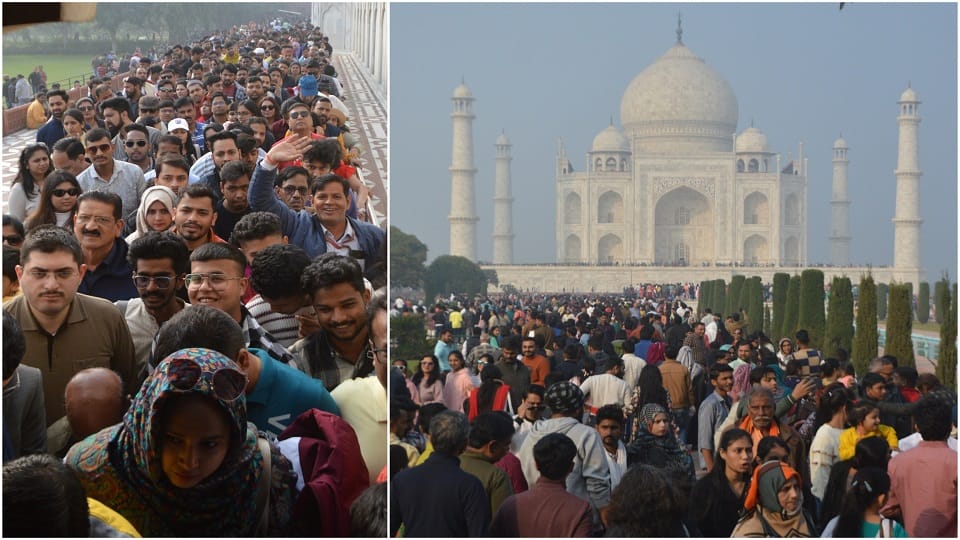 Huge Crowd Of Tourists Gathered In Taj Mahal On saturday Weekend