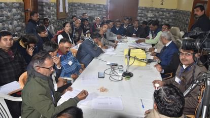 The Aligarh Bar Association: दिनेश सिंह अध्यक्ष और विनोद रावत का महासचिव चुना जाना तय, घोषणा रूकी The Aligarh Bar Association Result