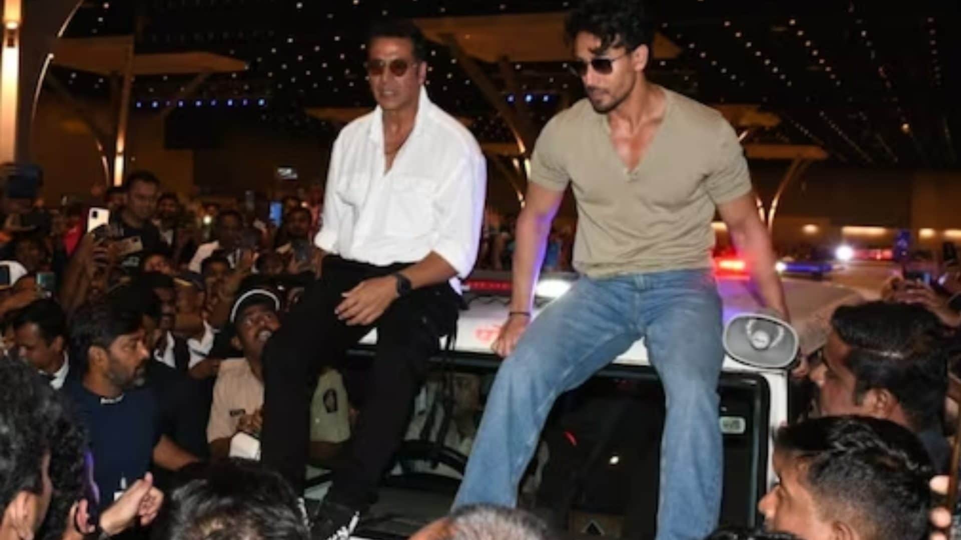 Bade Miyaan Chote Miyaan stars Akshay Kumar Tiger Shroff made a surprise appearance at Vishal Mishra concert