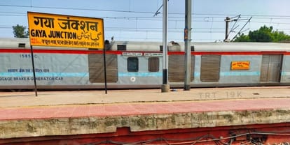 Bihar News : हावड़ा-मुंबई एक्सप्रेस ट्रेन में यात्री ने टीटीई को बेरहमी से पीटा, टिकट मांगने पर बौखलाया Gaya News: Passenger brutally beats TTE in Howrah-Mumbai Express train, gets angry after asking for ticket