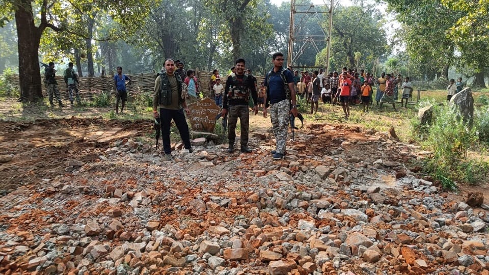 Action against Naxalites continues soldiers demolished monuments in forests of Dumripalnar in Bijapur