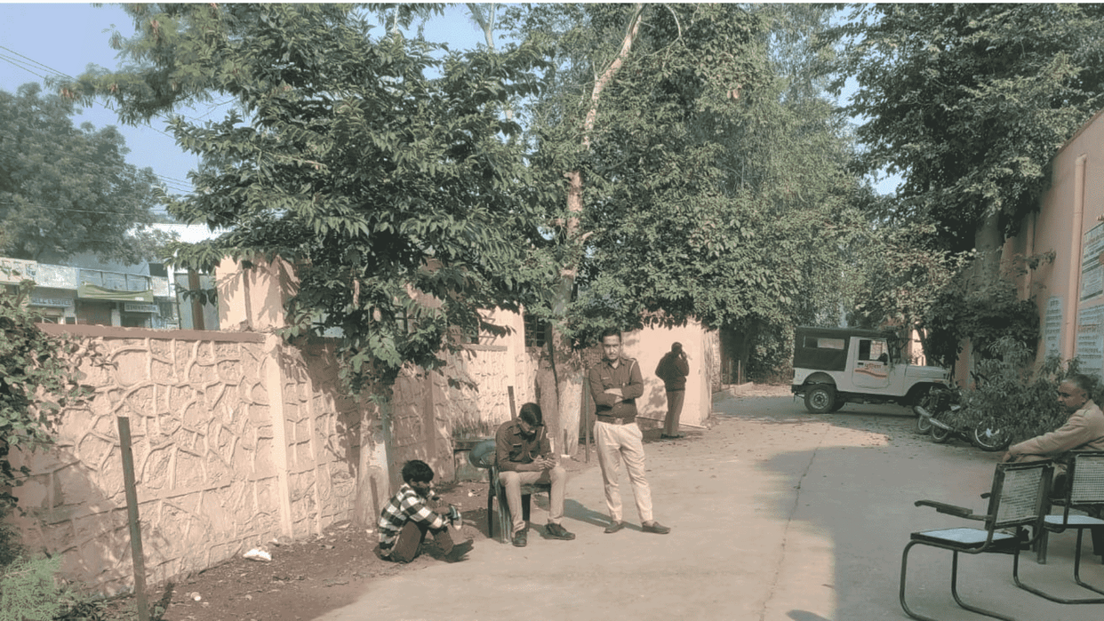 Thief entered the agriculture department by climbing the wall