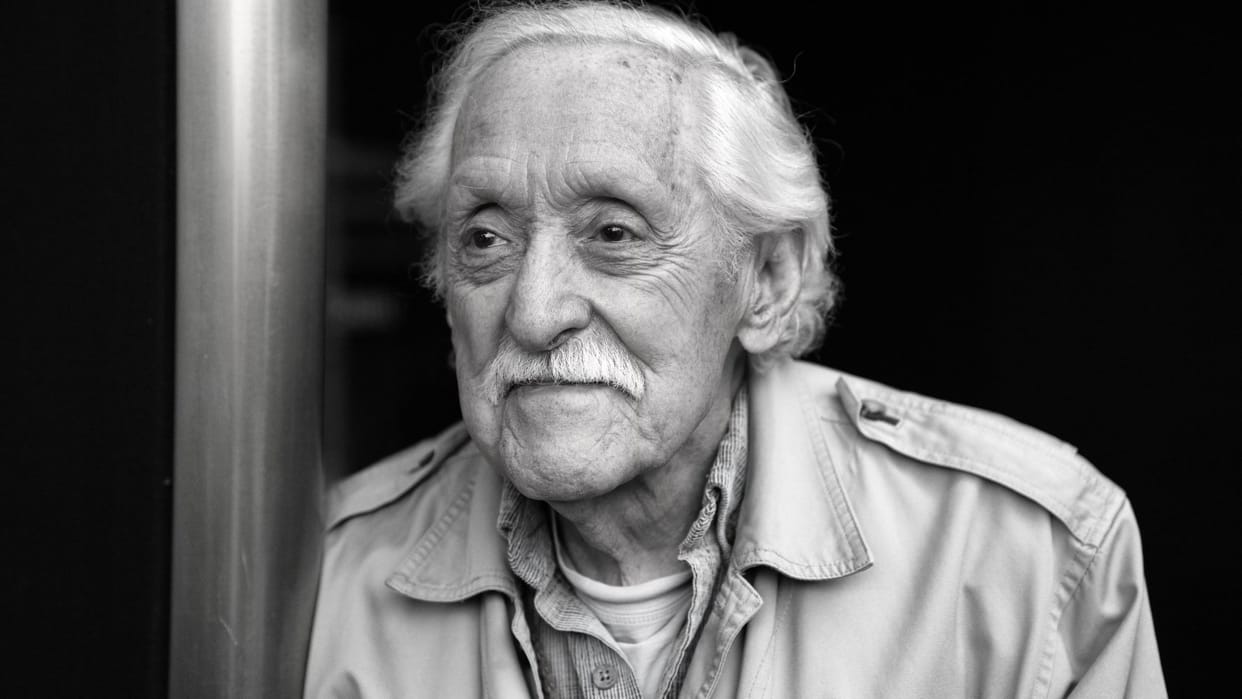 Mike Nussbaum passed away Hollywood actor died due to natural causes at the age of 99 known for Men in Black