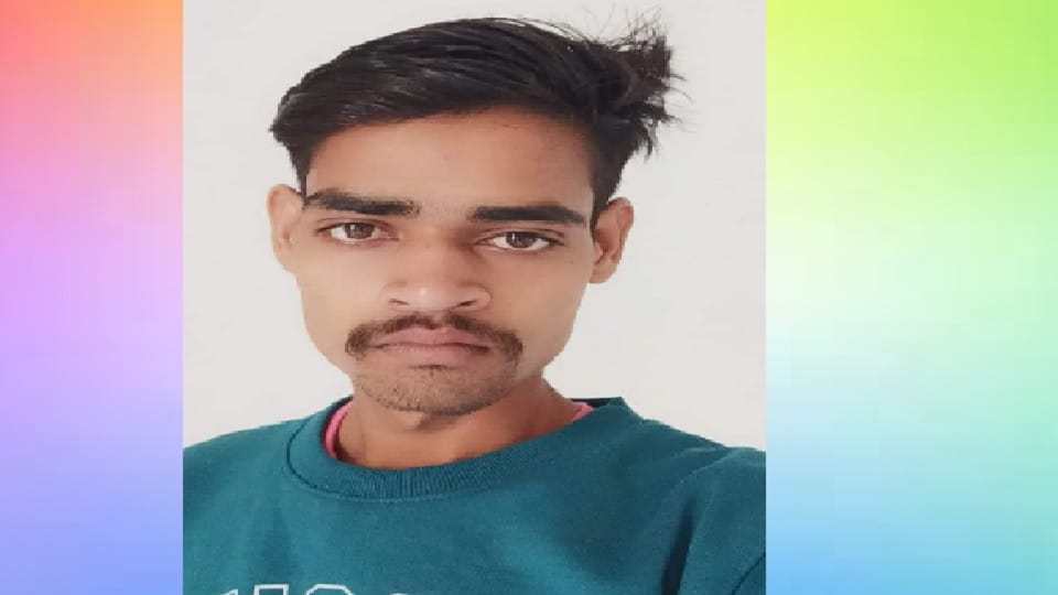 UP: 11th class student got angry due to father scolding, lost his life after being hit by goods train