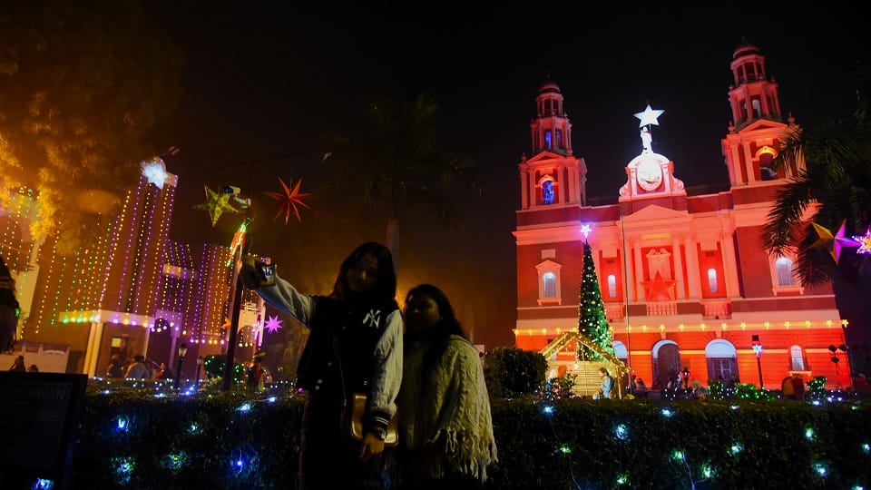 Long traffic jam on roads before Christmas pictures surfaced from across country see photos