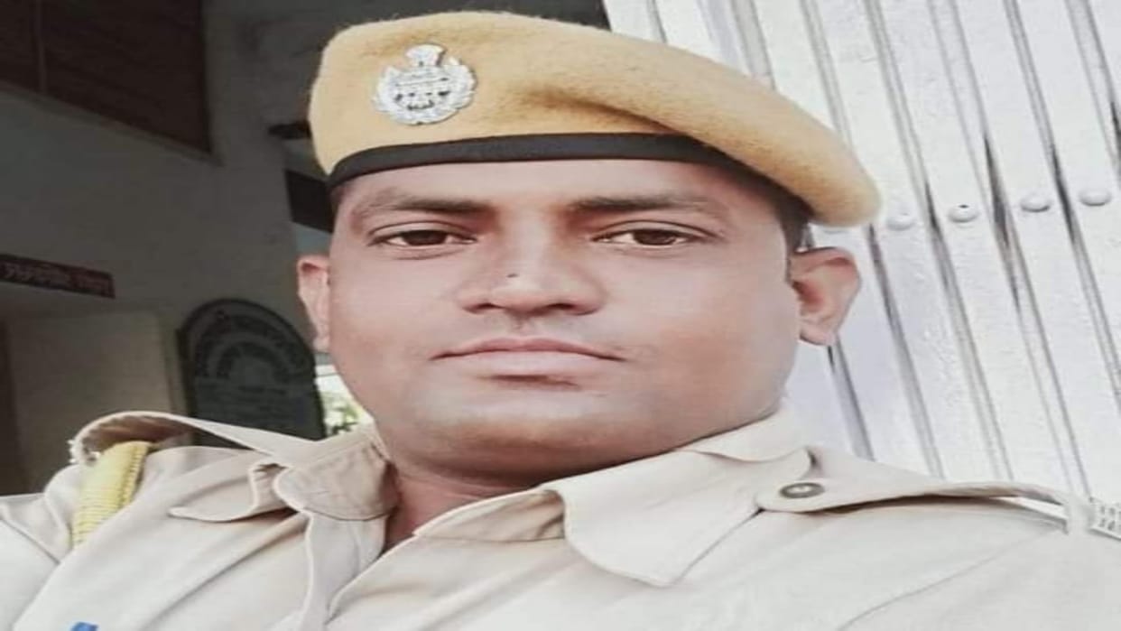 Road Accident: Constable posted at Madanganj police station died in a road accident, died during treatment