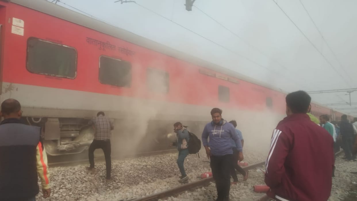 Pantry car of Sadbhavna Express catches fire in Sultanpur.