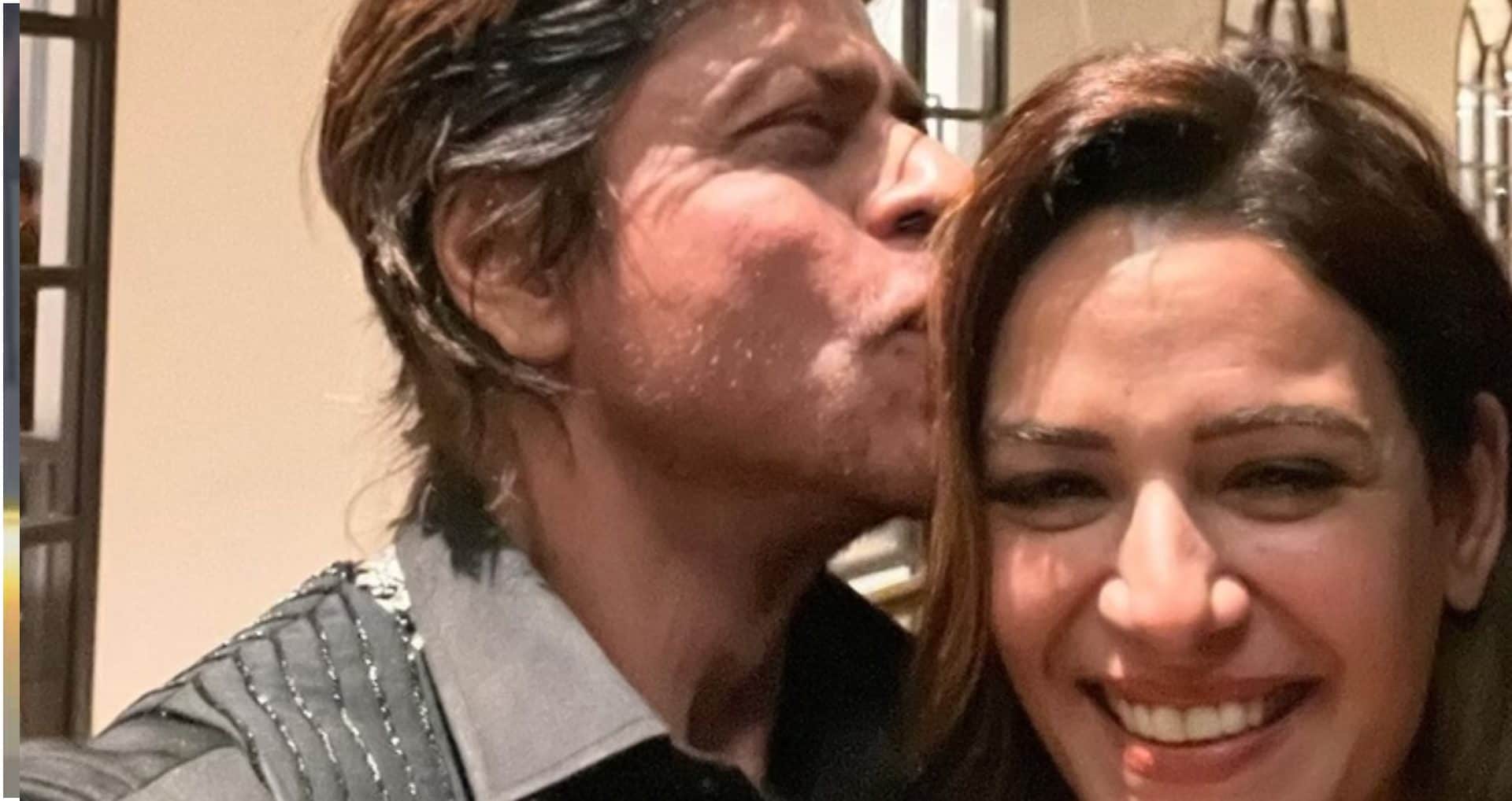 Mona Singh reveals stories behind her viral Photo with Dunki Star Shah Rukh Khan Says how she Got a selfie
