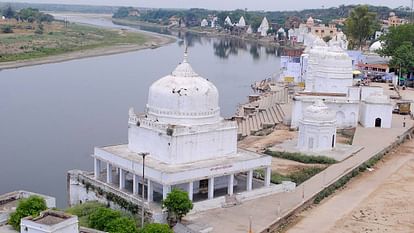 famous as Chhoti Kashi is also mentioned in Puranas Bateshwar of Agra