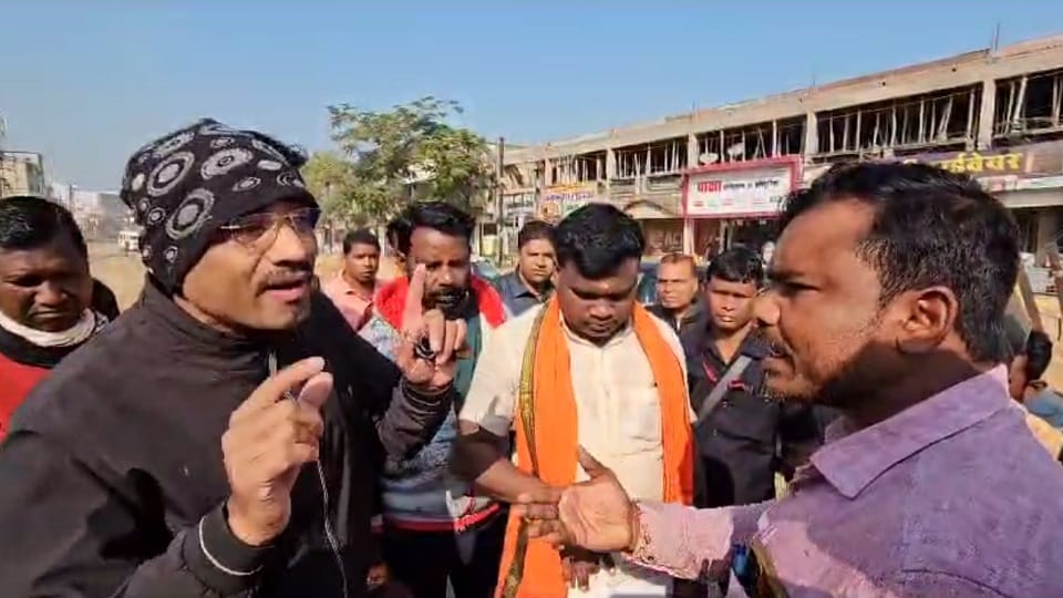 Havildar and district member clash in front of MLA in Kanker