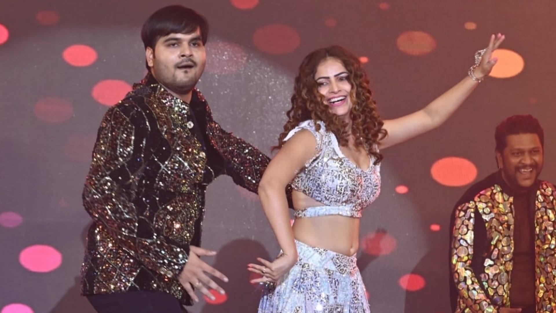 Bhojpuri Film Awards 2023 organisers give all six main awards to their own films vinod gupta aan baan shaan