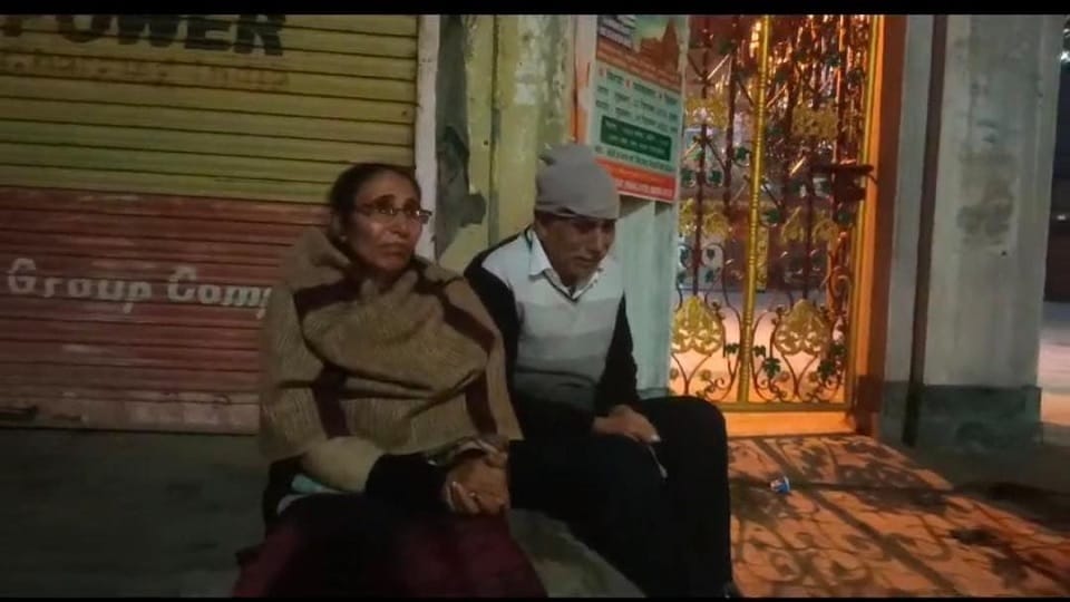 Daughter in law threw out elderly mother in law and father in law In Fatehabad