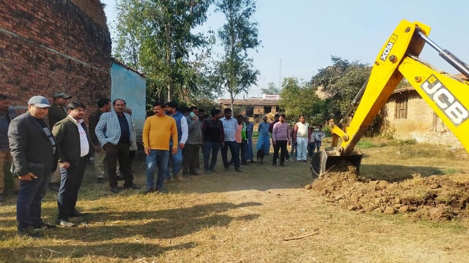 illegal encroachment removed with bulldozer in Bareilly