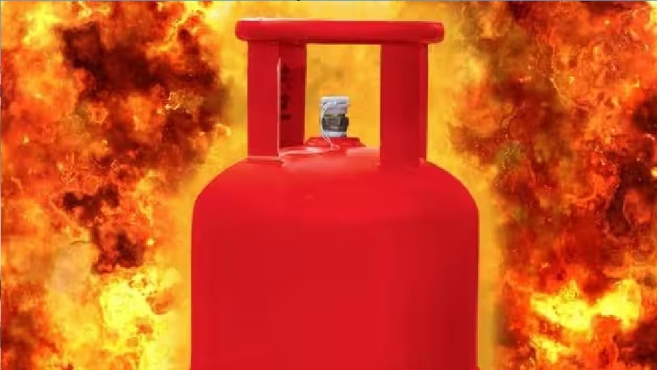 Gas cylinder explodes while making tea in Gurugram three people injured