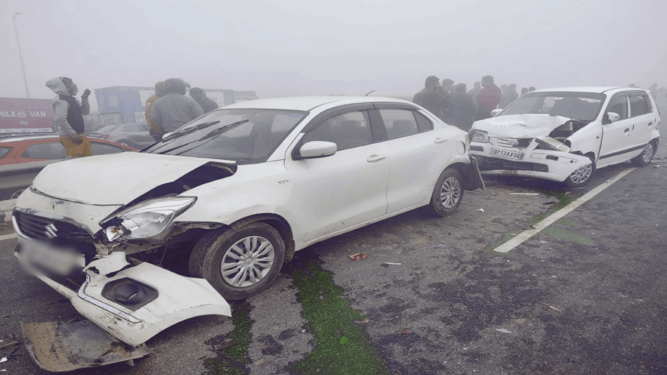 More than 15 vehicles collided with each other due to fog on Hapur National Highway 9