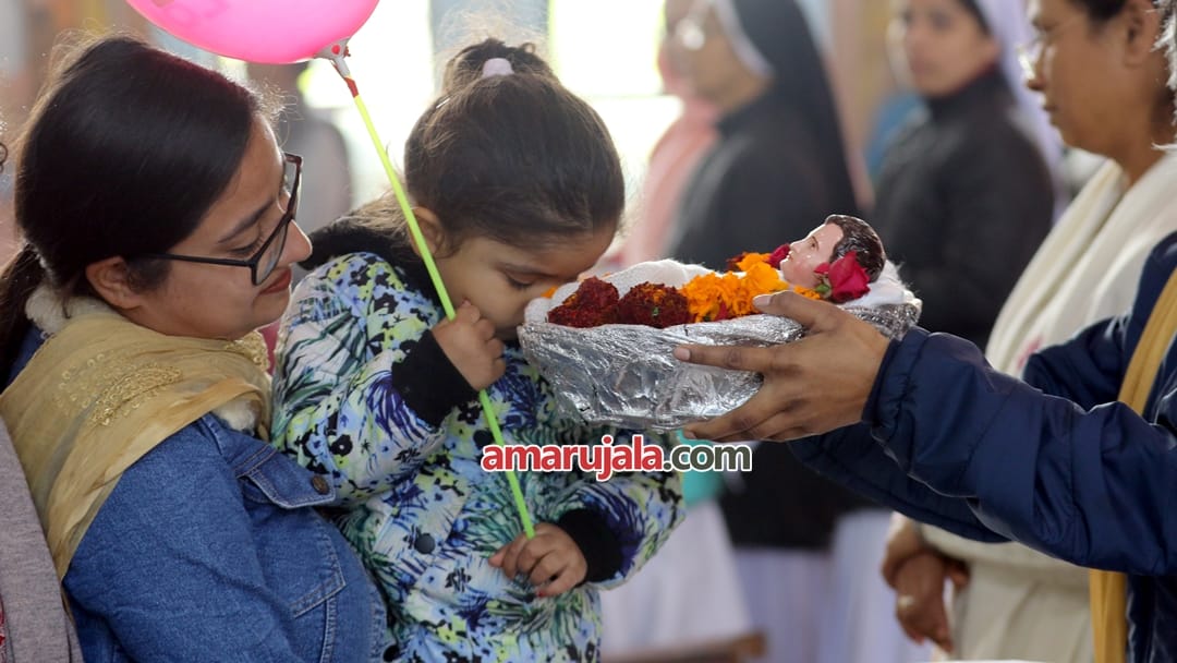 Jammu Kashmir: Church illuminated on Christmas tableaux become attraction
