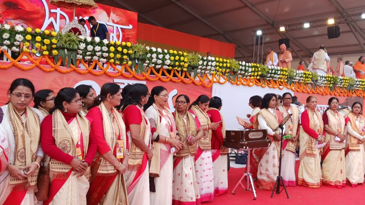 gita jayanti 2023: One lakh people made record by reciting bhagwat geeta in Kolkata, know everything