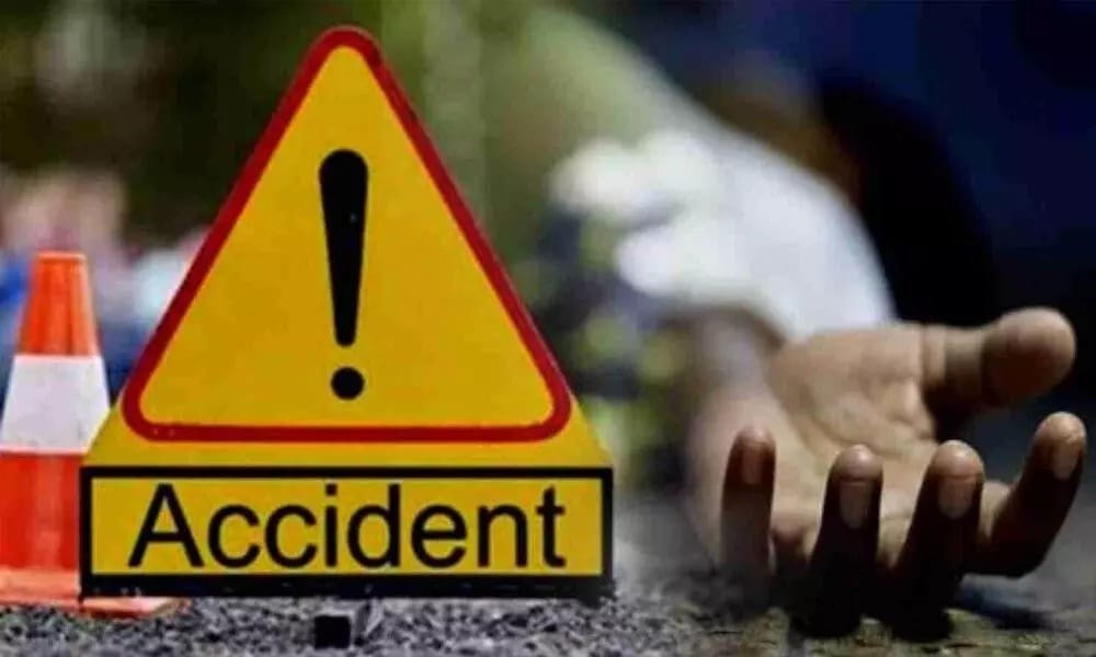 Telangana road accident in Mahabubnagar a speeding lorry hit an autorickshaw