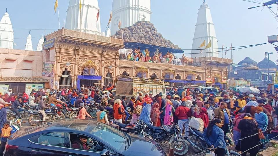 Devotees thronged Govardhan in Mathura on occasion of Purnima and Christmas holidays