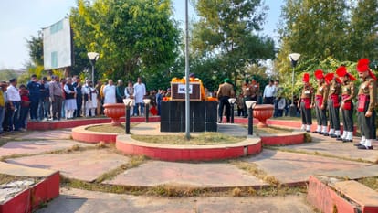 Mortal remains of Nawada soldier Chandan Kumar martyred in terrorist attack in Poonch, reached Gaya airport