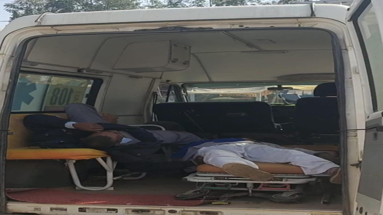 Truck and bike collide near Pachpediha barrier of Narwar